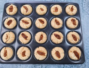 한식디저트구운찰떡~ 남 여 노 소 누구나 좋아하는 떡찹쌀가루에 여러가지 재료를 넣어 구워 쫀득하고 고소하며&nbsp;손이가요~손이가~ 정말 맛있습니다~ㅎㅎ자격증반 / 취미반 수시등록 가능합니다~